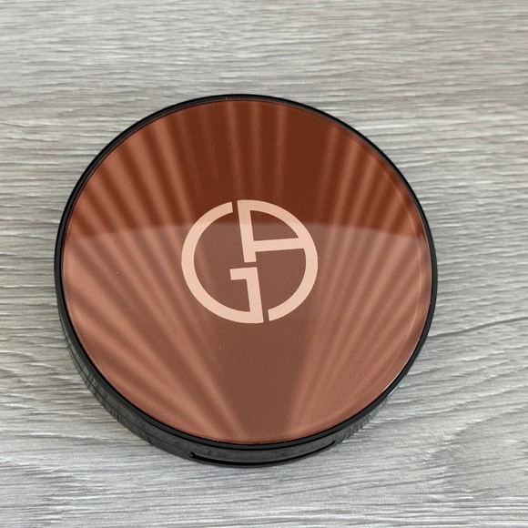 Armani Beauty  Luminous Silk Creamy Bronzing Powder - Color: 100 sunkissed sand - Picture 4 of 5